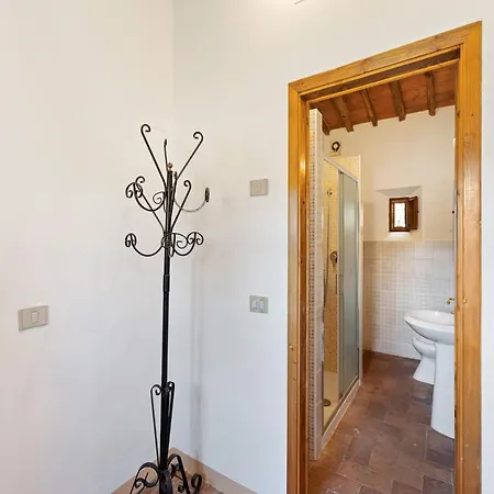 Elegant 2-bedroom In Tuscan Casa de Férias