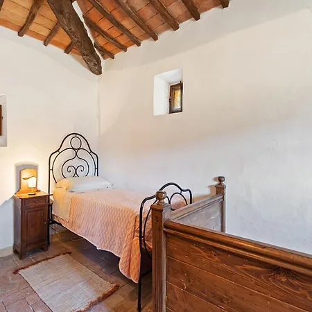 Elegant 2-bedroom In Tuscan Casa de Férias