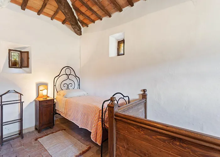 Elegant 2-bedroom In Tuscan Holiday home