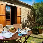 Elegant 2-bedroom In Tuscan Ferienhaus