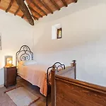 Elegant 2-bedroom In Tuscan Ferienhaus
