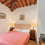 Ferienhaus Elegant 2-bedroom In Tuscan