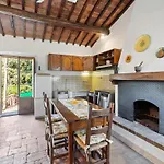 Elegant 2-bedroom In Tuscan Ferienhaus